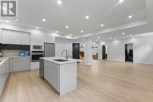 107 Vista Boulevard, Mississauga, ON - Indoor Photo Showing Kitchen