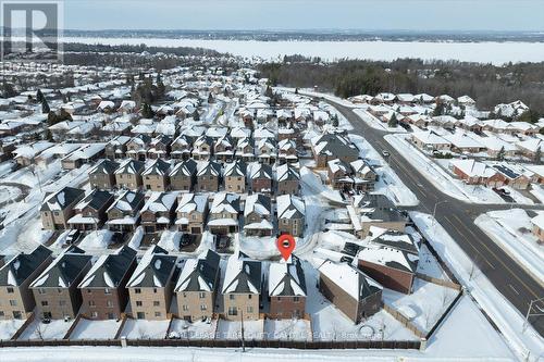 11 BEDFORD ESTATES CRESCENT  Barrie, ON L4N 9K5