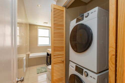 Salle de bains - 21-376 Av. Redfern, Westmount, QC - Indoor Photo Showing Laundry Room
