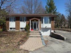 5 Rue Jean-Yves  Montréal (L'Île-Bizard/Sainte-Geneviève), QC H9E 1B7