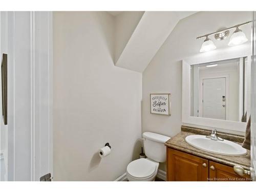 22 Emma Crt, Fredericton, NB 