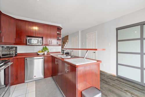 Cuisine - 1022 Mtée Masson, Laval (Saint-Vincent-De-Paul), QC - Indoor Photo Showing Kitchen With Double Sink