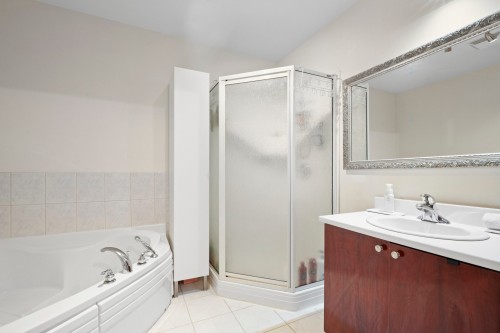 Salle de bains - 1022 Mtée Masson, Laval (Saint-Vincent-De-Paul), QC - Indoor Photo Showing Bathroom