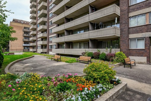 Balcony - 505-5350 Av. Macdonald, Côte-Saint-Luc, QC - Outdoor With Balcony With Facade