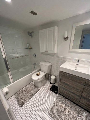 Bathroom - 204-5150 Av. Macdonald, Côte-Saint-Luc, QC - Indoor Photo Showing Bathroom