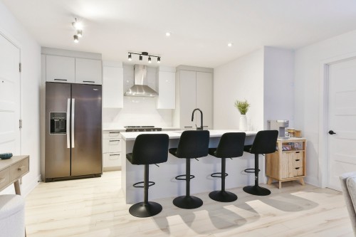 Cuisine - 208-10075 Rue De L'Épervier, Mirabel, QC - Indoor Photo Showing Kitchen With Upgraded Kitchen
