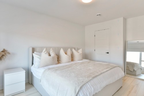 Chambre à coucher principale - 208-10075 Rue De L'Épervier, Mirabel, QC - Indoor Photo Showing Bedroom