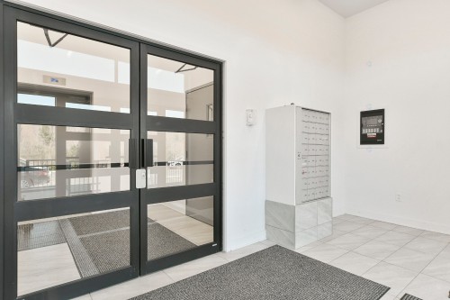 Hall d'entrée/Vestibule - 208-10075 Rue De L'Épervier, Mirabel, QC - Indoor Photo Showing Other Room