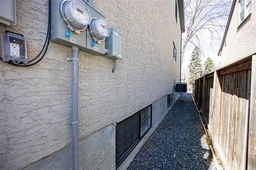 96 Ellesmere Ave, Winnipeg, MB 