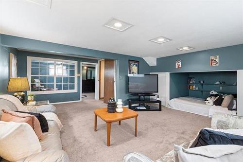 7793 Roblin Blvd, Headingley, MB 