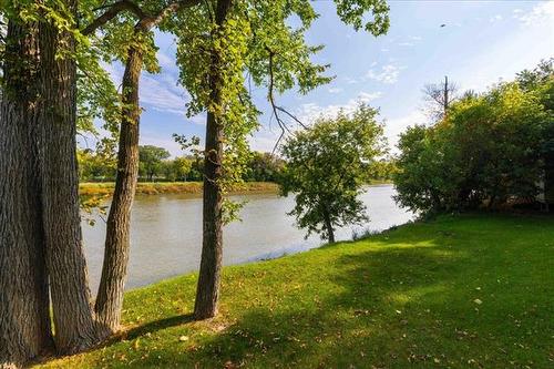 7793 Roblin Blvd, Headingley, MB 