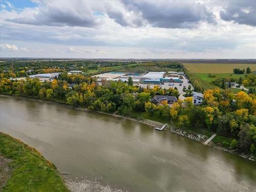 7793 Roblin Blvd, Headingley, MB 