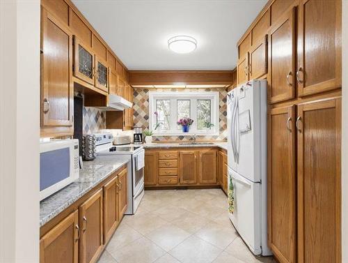 7793 Roblin Blvd, Headingley, MB 