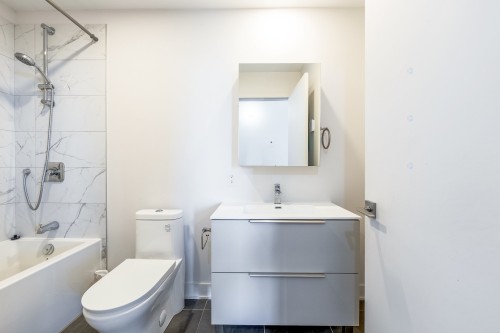 Salle de bains - 312-6780 Boul. Newman, Montréal (Lasalle), QC - Indoor Photo Showing Bathroom