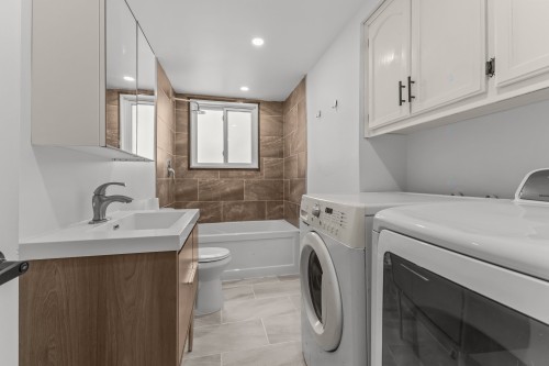 Bathroom - 5-205 Rue Rouville, Longueuil (Le Vieux-Longueuil), QC - Indoor Photo Showing Laundry Room