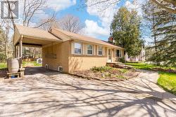 561 MAPLEHURST AVENUE Oakville, ON L6L 4Y8