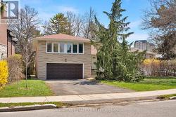 9 HAWKSBURY DRIVE Toronto, ON M2K 1M2