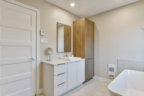 Bathroom - A-523 Rg De L'Achigan, L'Assomption, QC - Indoor Photo Showing Bathroom