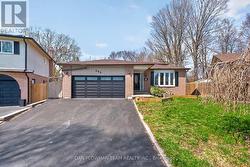 386 GRANGE COURT  Oshawa, ON L1G 7J1