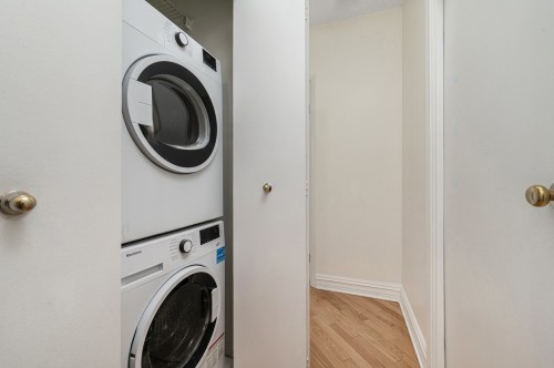 Salle de lavage - 301-4476 Rue Ste-Catherine O., Westmount, QC - Indoor Photo Showing Laundry Room