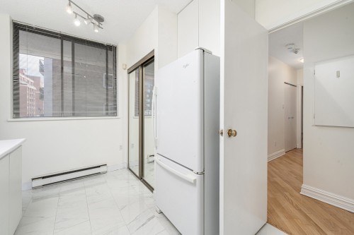 Cuisine - 301-4476 Rue Ste-Catherine O., Westmount, QC - Indoor Photo Showing Other Room