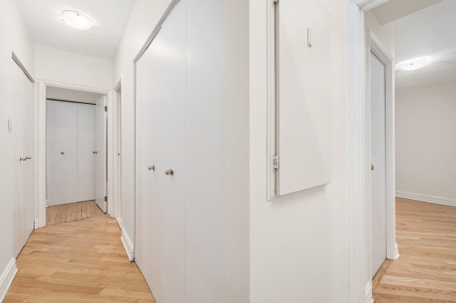 Hall d'entrée/Vestibule - 301-4476 Rue Ste-Catherine O., Westmount, QC - Indoor Photo Showing Other Room