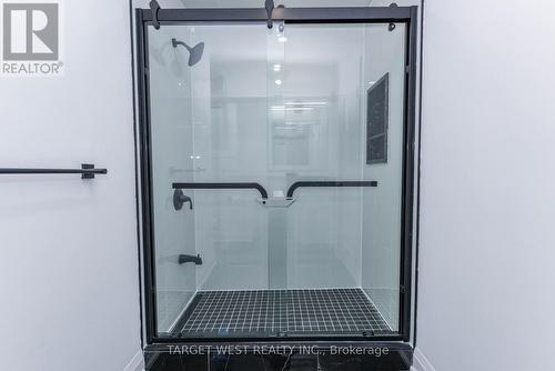 1263 Crestdale Road, Mississauga, ON - Indoor Photo Showing Bathroom