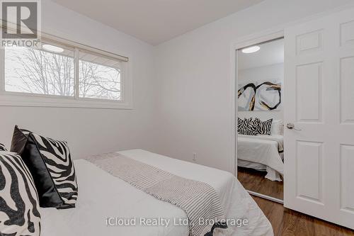 28 Hoffman Street, Kitchener, ON - Indoor Photo Showing Bedroom