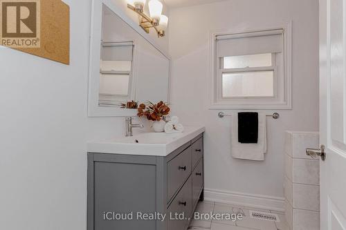 28 Hoffman Street, Kitchener, ON - Indoor Photo Showing Bathroom