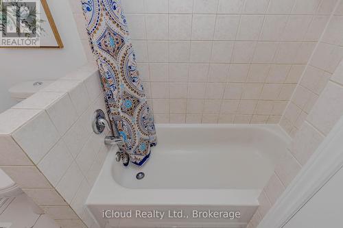 28 Hoffman Street, Kitchener, ON - Indoor Photo Showing Bathroom