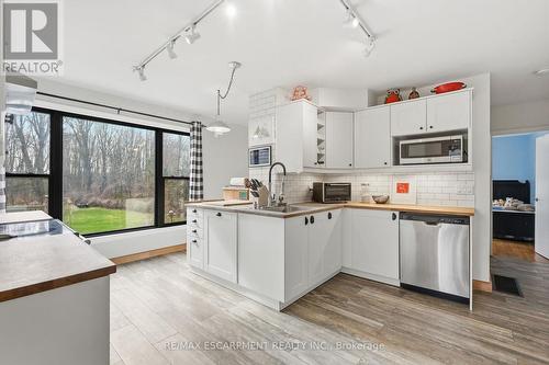 222 Concession 11 E, Hamilton, ON - Indoor Photo Showing Kitchen