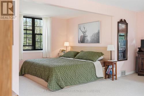 222 Concession 11 E, Hamilton, ON - Indoor Photo Showing Bedroom