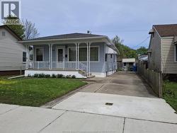 2352 WELLESLEY Windsor, ON N8W 2G2