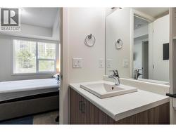 Bathroom 2 w/ shower - 