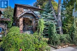 21 LORINDALE AVENUE Toronto, ON M5M 3C3