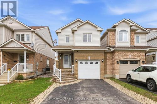 32 SAMANDRIA AVENUE  Whitby, ON L1R 2Z7