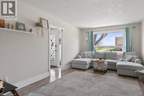 62 Palmer Road, Hamilton, ON - Indoor Photo Showing Living Room