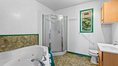 4484 3 Highway, Arrow Creek, BC - Indoor Photo Showing Bathroom
