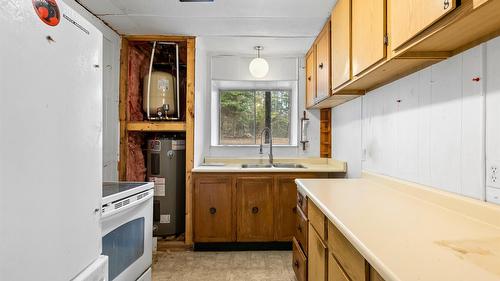 4484 3 Highway, Arrow Creek, BC - Indoor Photo Showing Kitchen With Double Sink