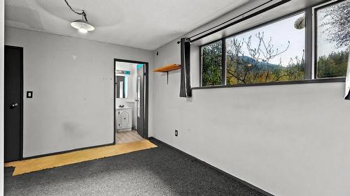 4484 3 Highway, Arrow Creek, BC - Indoor Photo Showing Other Room