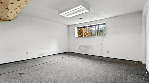 4484 3 Highway, Arrow Creek, BC - Indoor Photo Showing Other Room