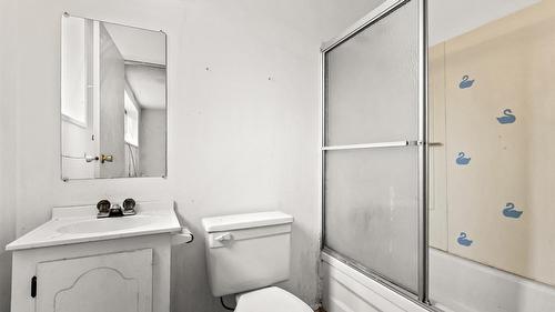 4484 3 Highway, Arrow Creek, BC - Indoor Photo Showing Bathroom