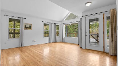 4484 3 Highway, Arrow Creek, BC - Indoor Photo Showing Other Room