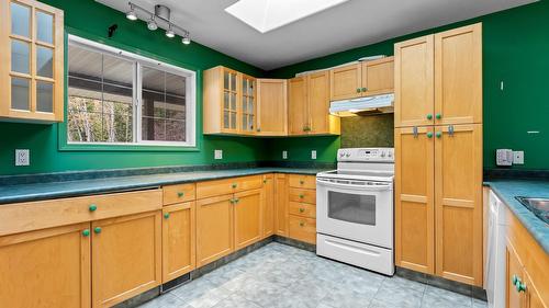4484 3 Highway, Arrow Creek, BC - Indoor Photo Showing Kitchen