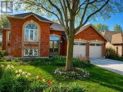 16 GREEN PINE CRESCENT  Wasaga Beach, ON L9Z 1P6