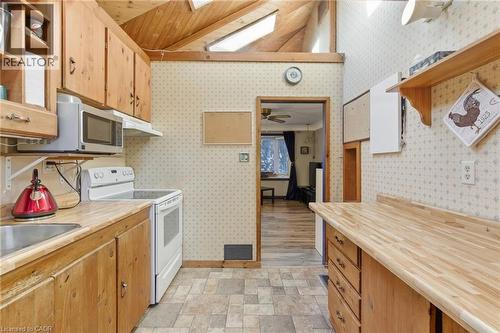 267 Thayer Avenue, Hamilton, ON - Indoor Photo Showing Kitchen