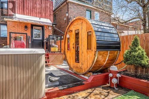 332 Delaware Avenue, Toronto, ON - Outdoor