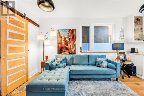 332 Delaware Avenue, Toronto, ON - Indoor Photo Showing Living Room