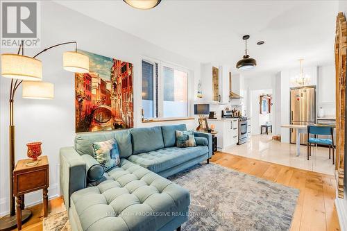 332 Delaware Avenue, Toronto, ON - Indoor Photo Showing Living Room