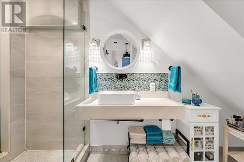 332 Delaware Avenue, Toronto, ON - Indoor Photo Showing Bathroom